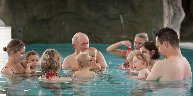 Babyschwimmen, Kurse in Winterthur und Zürich, Kursweekend in Lenzerheide